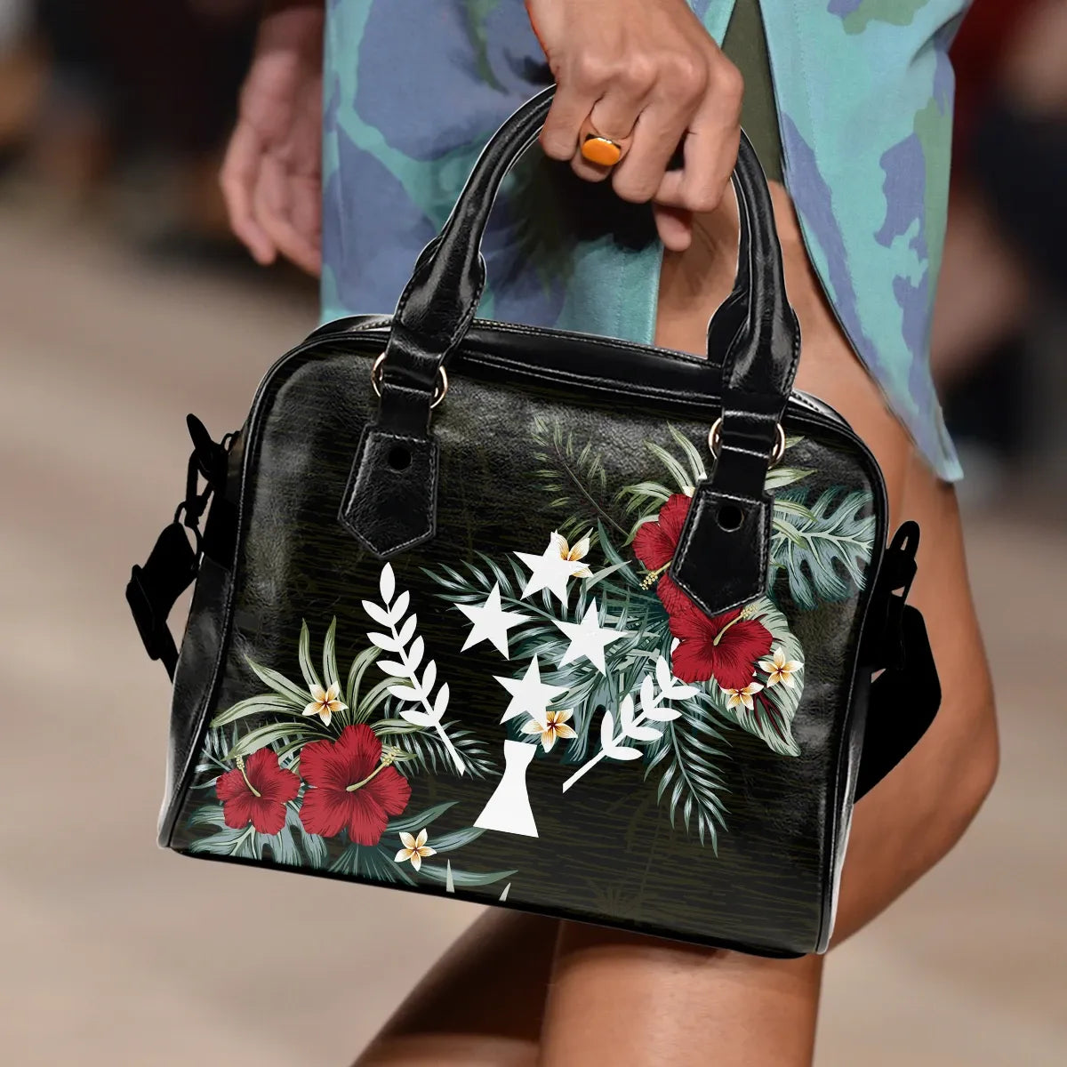 Kosrae Hibiscus Shoulder Handbag