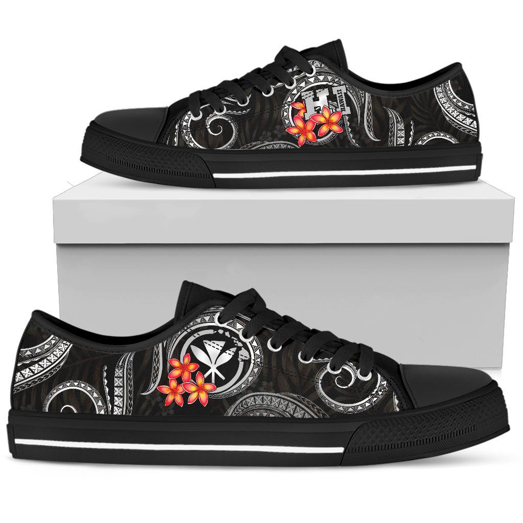 Polynesian Hawaii Low Top Shoe - Black Plumeria