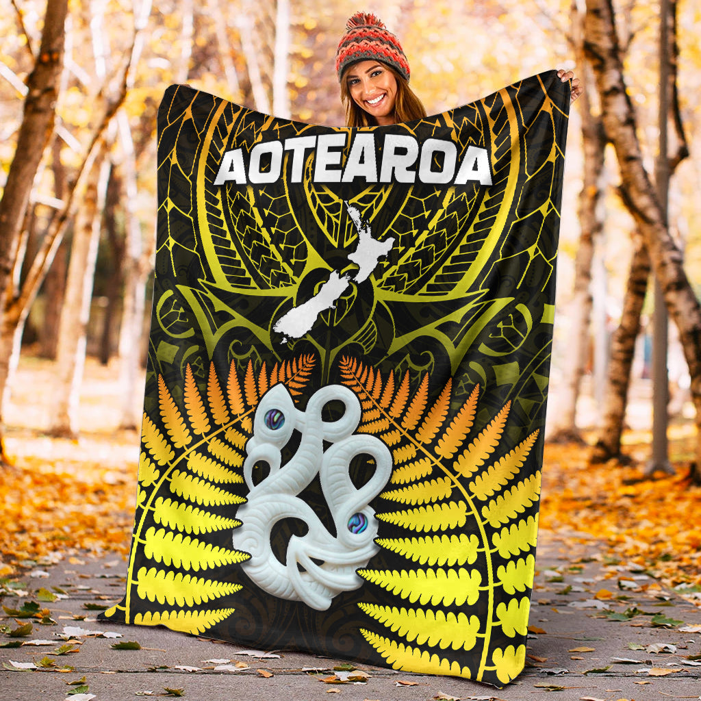 Aotearoa Fern Premium Blanket New Zealand Hei Tiki Gold Style