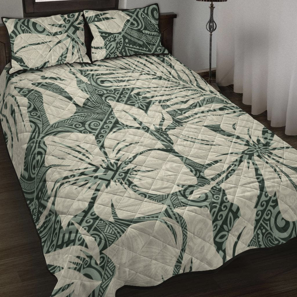 Polynesian Quilt Bed Set Abstract Hibiscus Flowers With Tribal Background