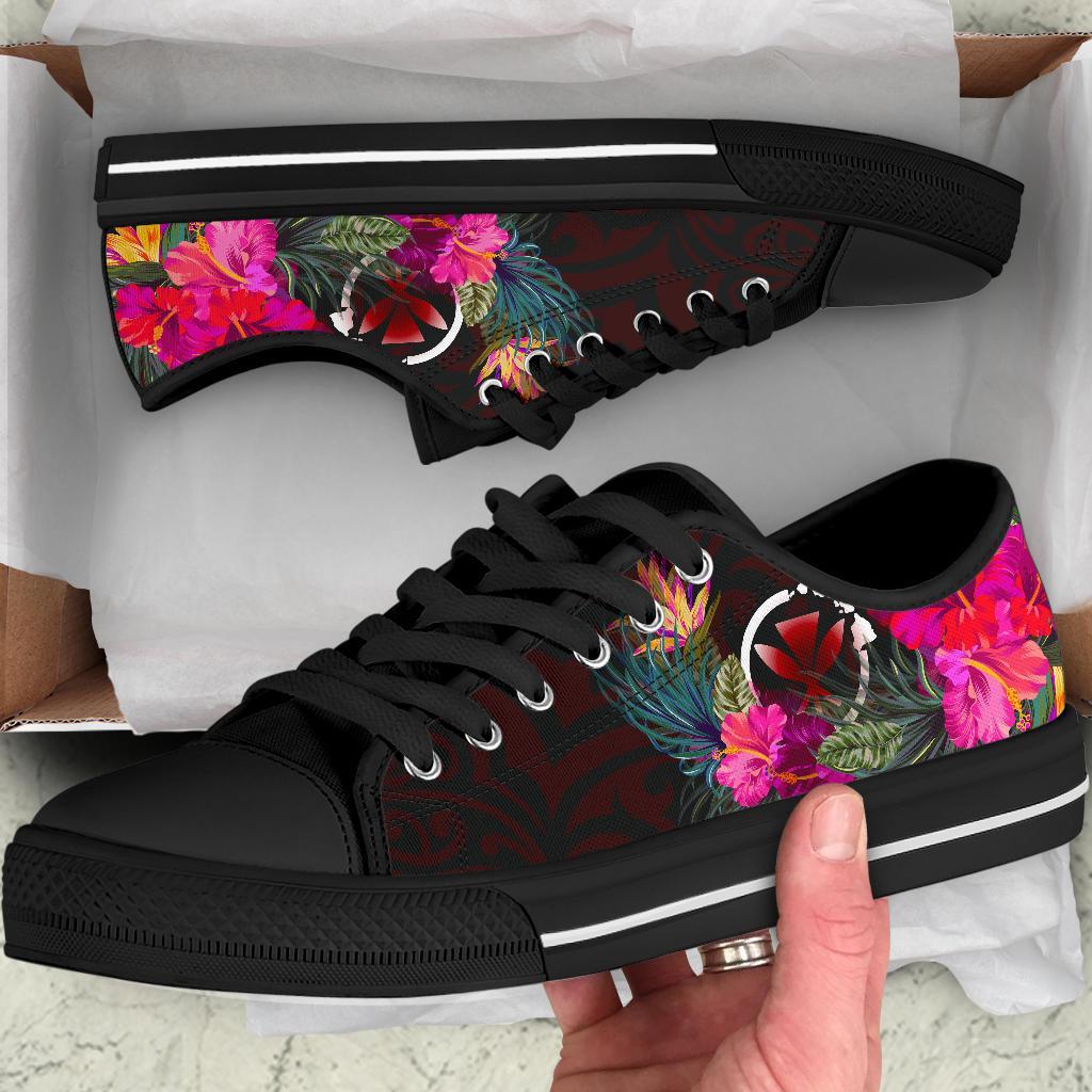 Hawaii Low Top Shoe - Kanaka Maoli With Hibiscus On Polynesian Patterns (RED)