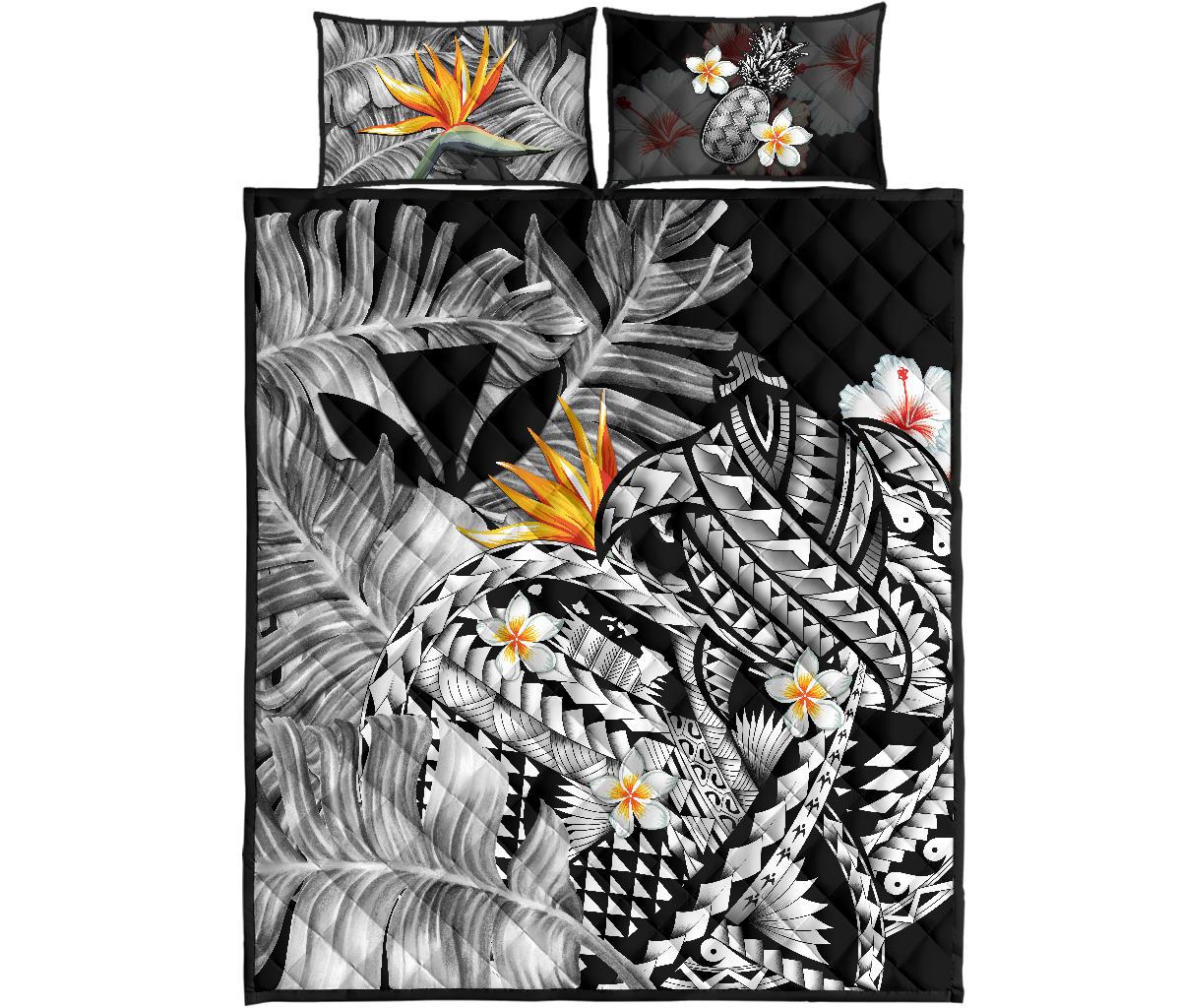 Kanaka Maoli (Hawaiian) Quilt Bed Set, Polynesian Pineapple Banana Leaves Turtle Tattoo Gray